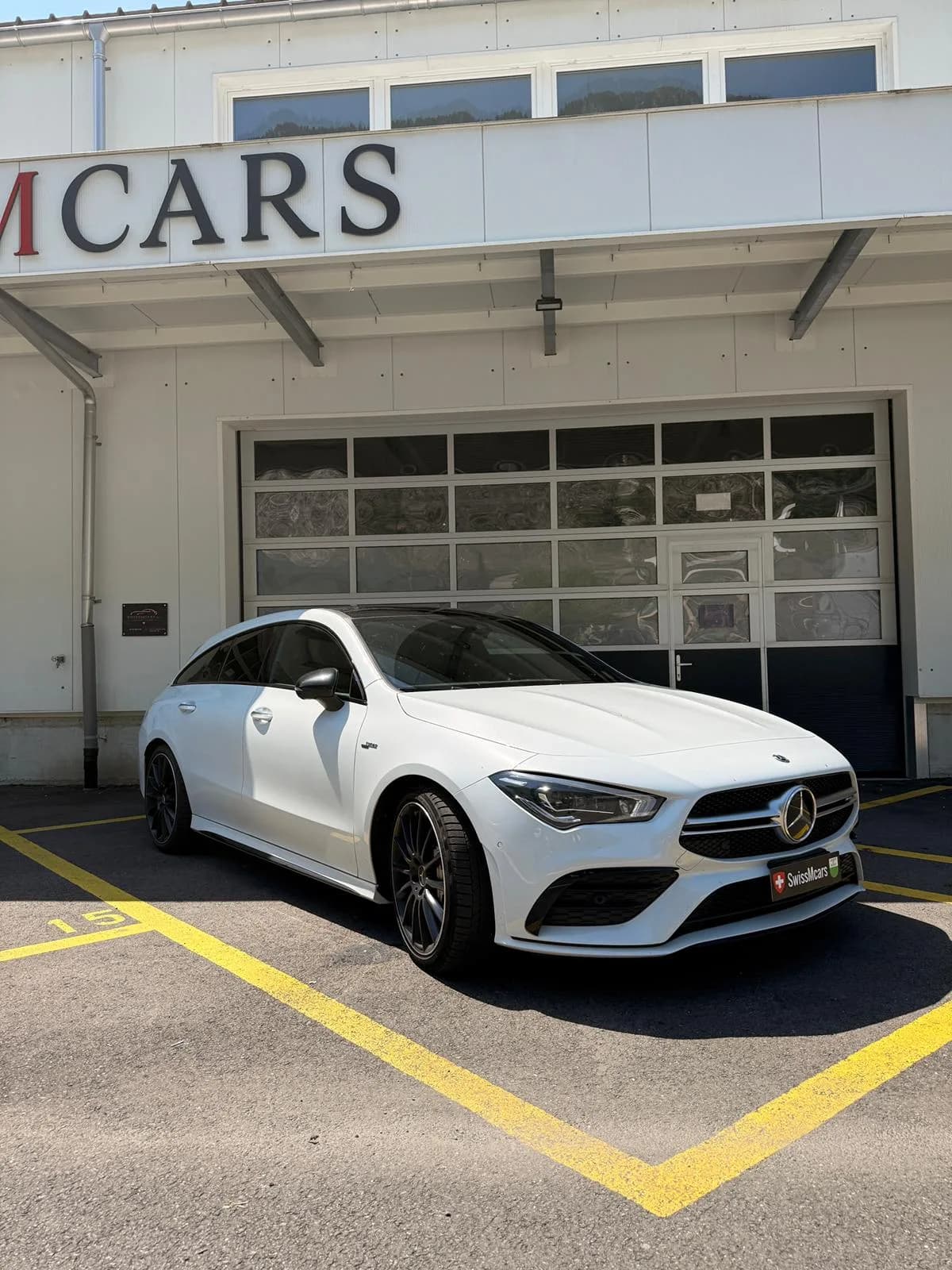 Mercedes-Benz CLA 35 AMG - Miniature 3