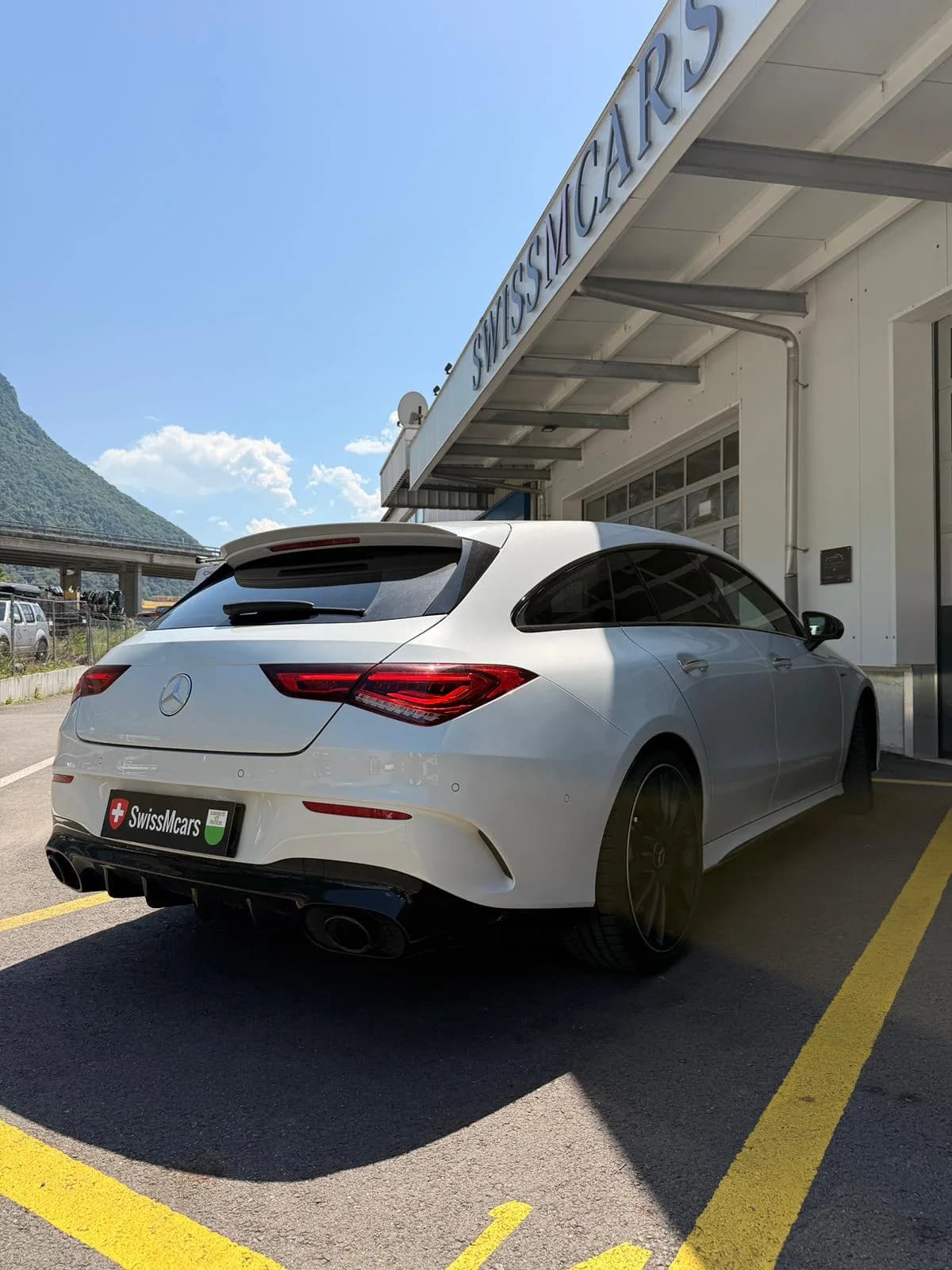Mercedes-Benz CLA 35 AMG - Miniature 9