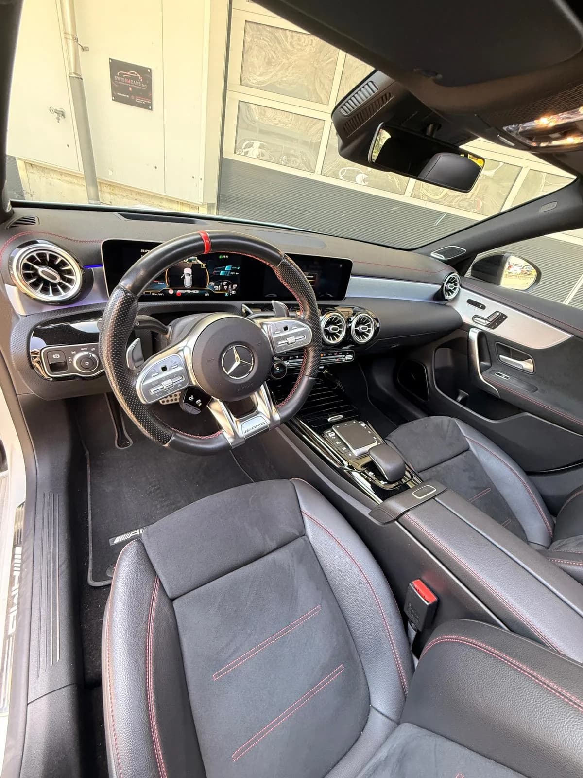 Mercedes-Benz CLA 35 AMG - Miniature 15