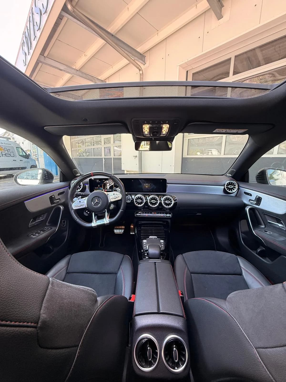 Mercedes-Benz CLA 35 AMG - Miniature 16