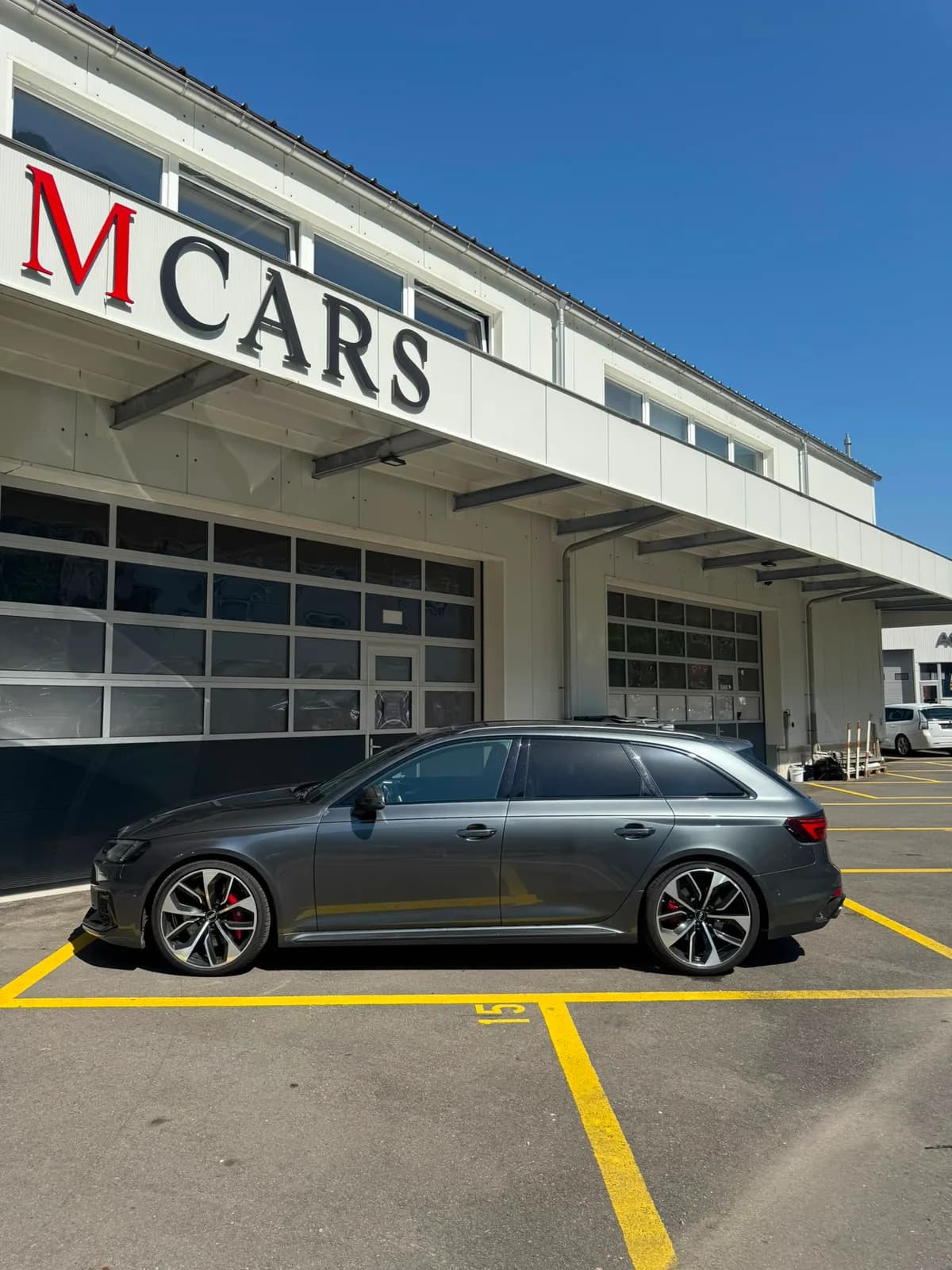 Audi RS4 B9 - Miniature 4