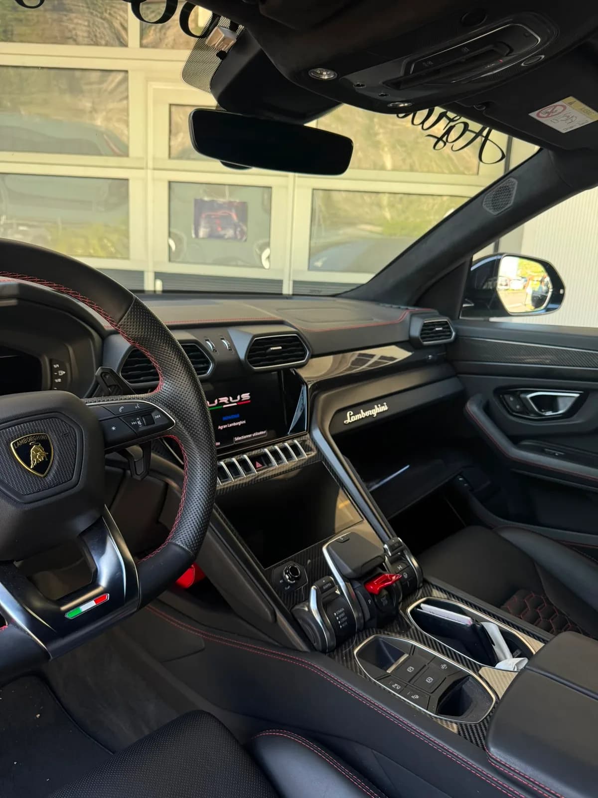 Lamborghini Urus - Miniature 13