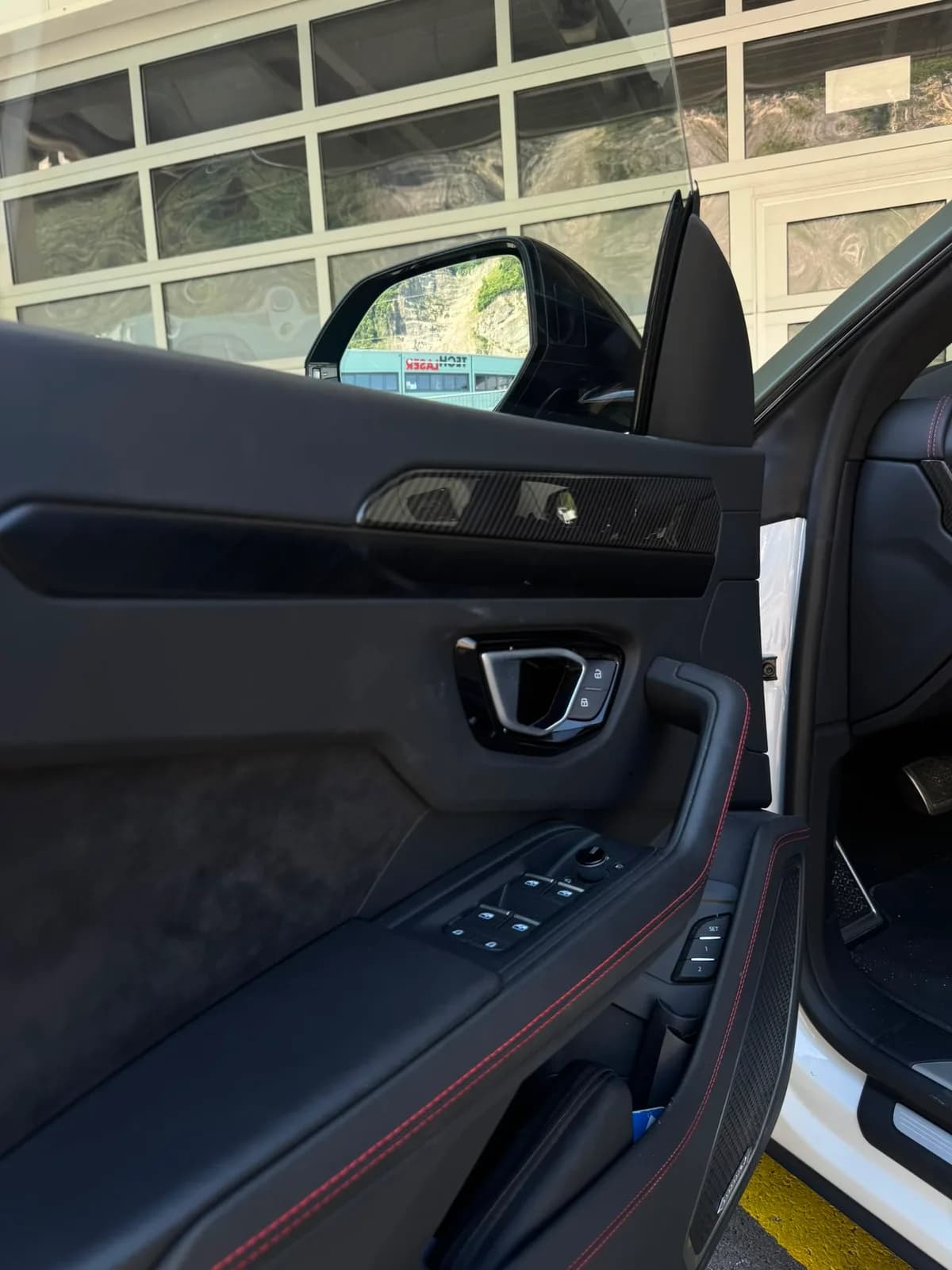 Lamborghini Urus - Miniature 15