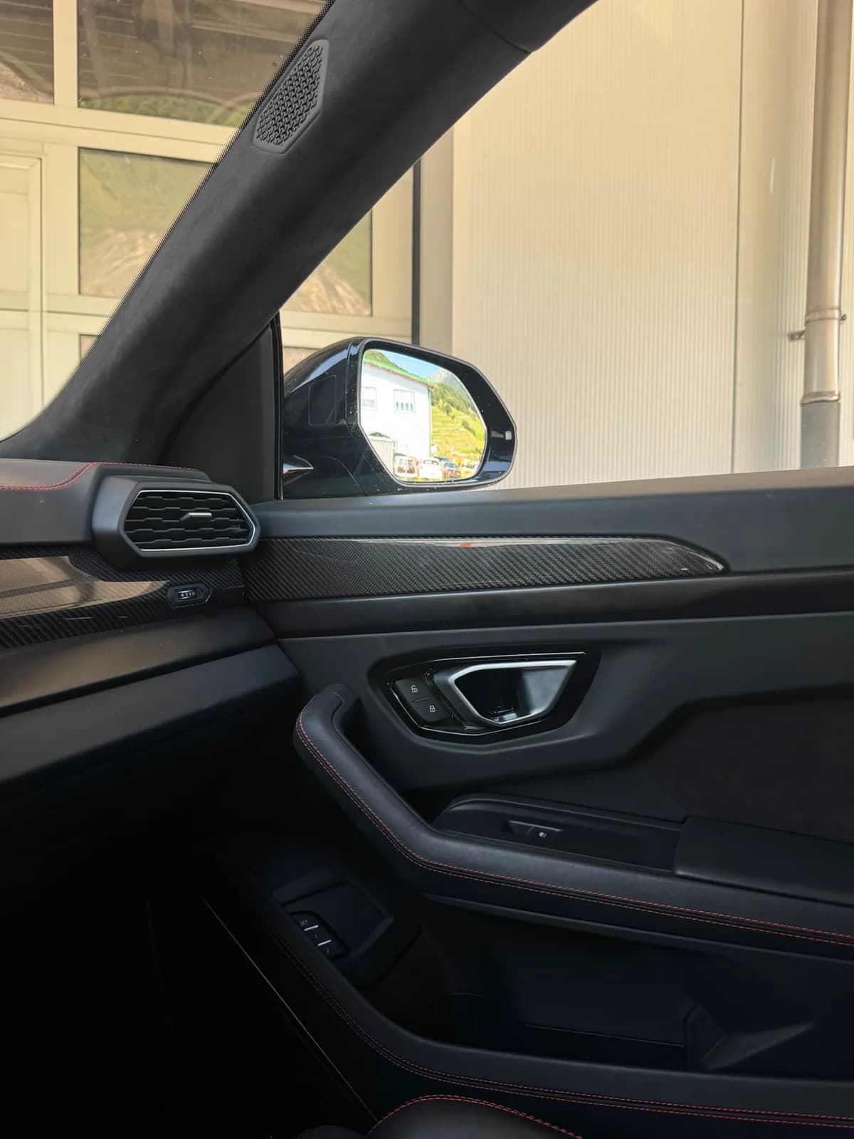 Lamborghini Urus - Miniature 17