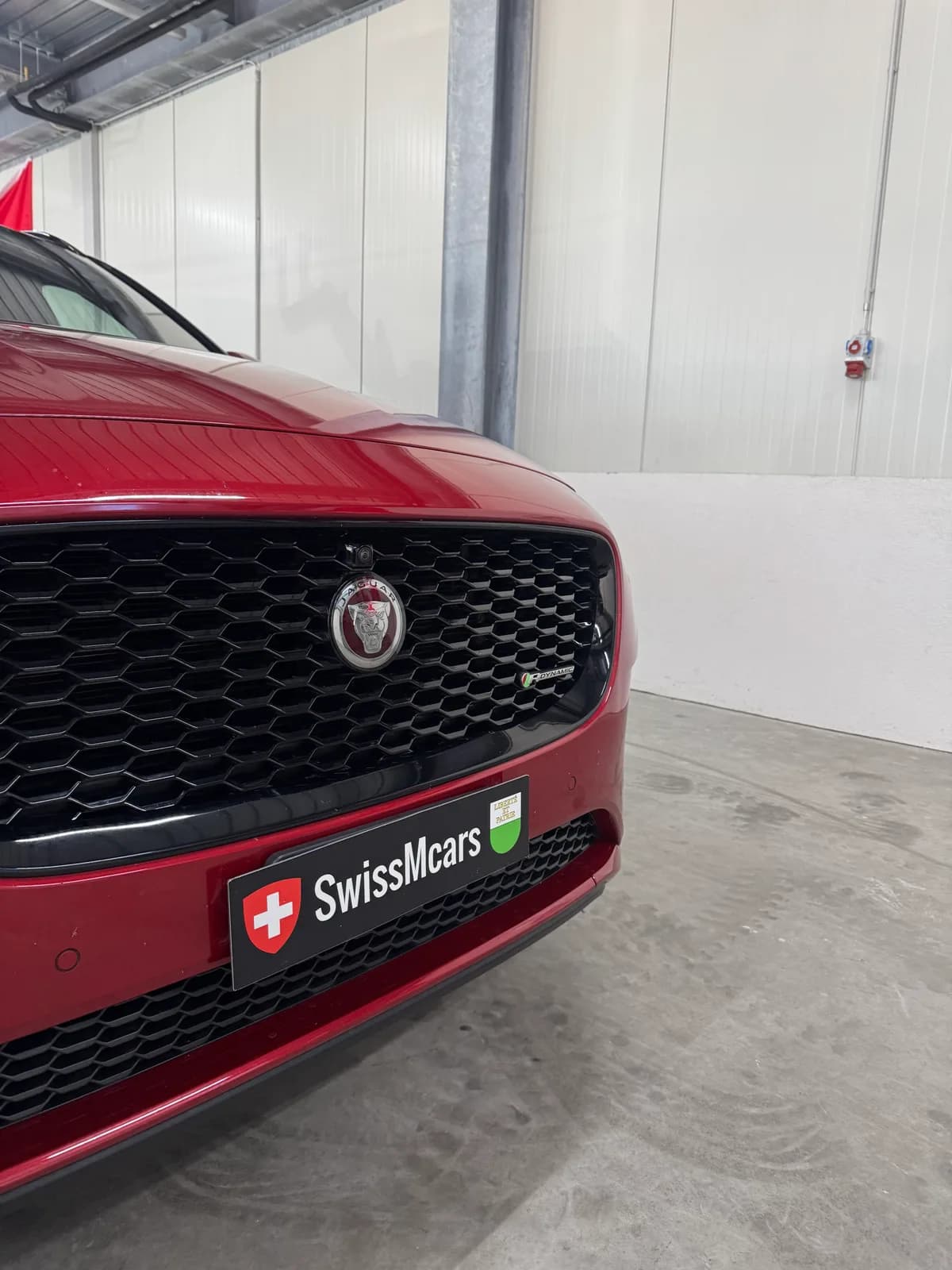 Jaguar E-Pace P300 AWD - Miniature 4