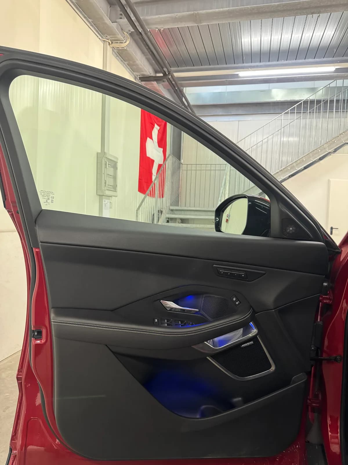Jaguar E-Pace P300 AWD - Miniature 9