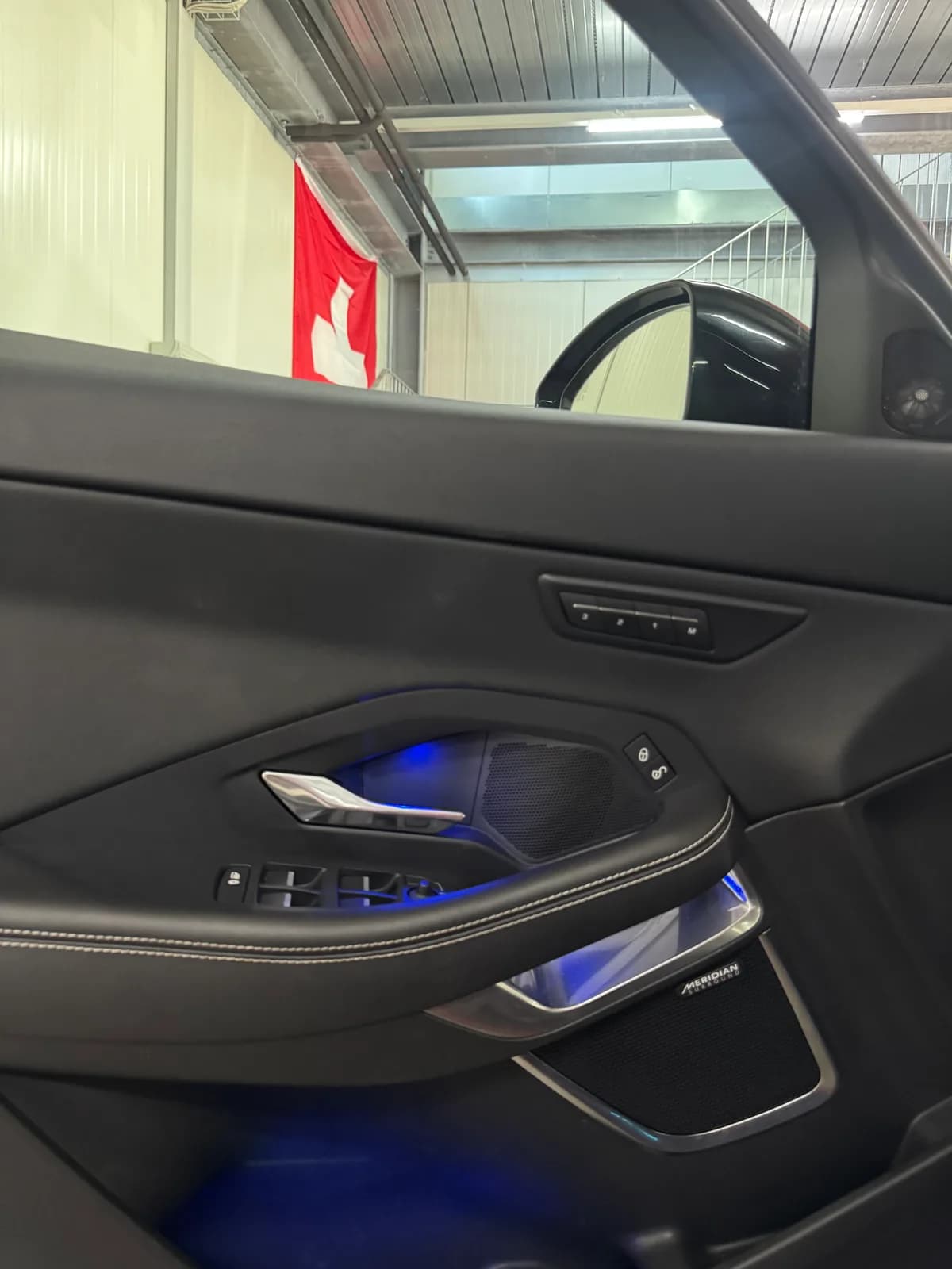 Jaguar E-Pace P300 AWD - Miniature 10