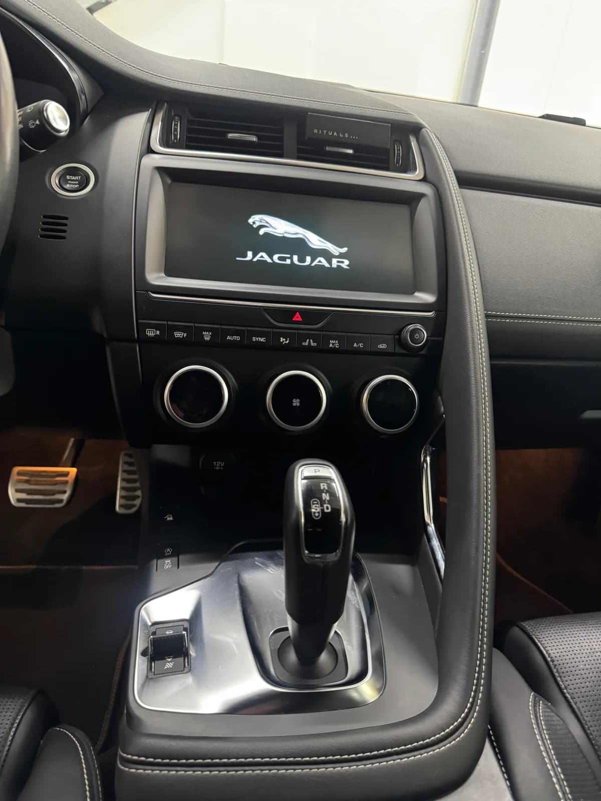 Jaguar E-Pace P300 AWD - Miniature 13