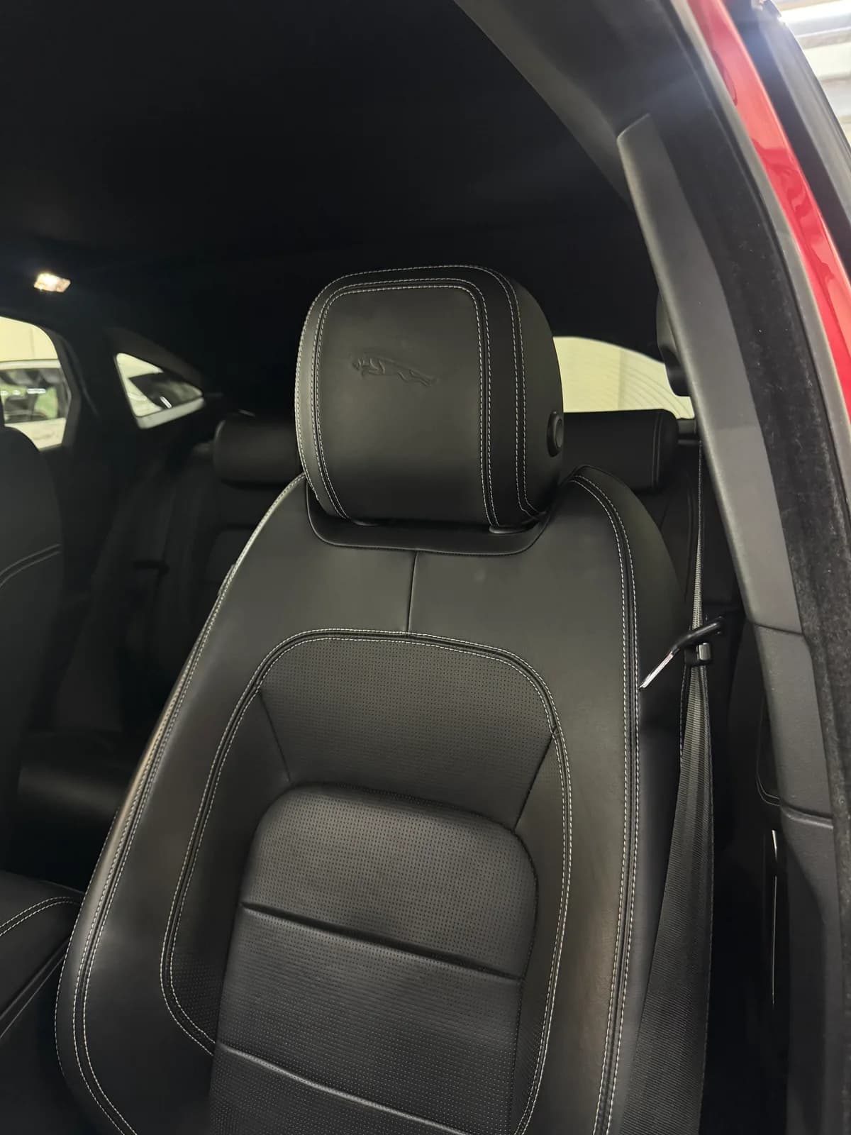 Jaguar E-Pace P300 AWD - Miniature 14