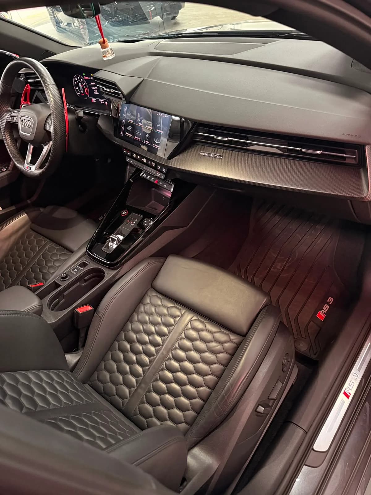 Audi RS3 Sportback - Miniature 16
