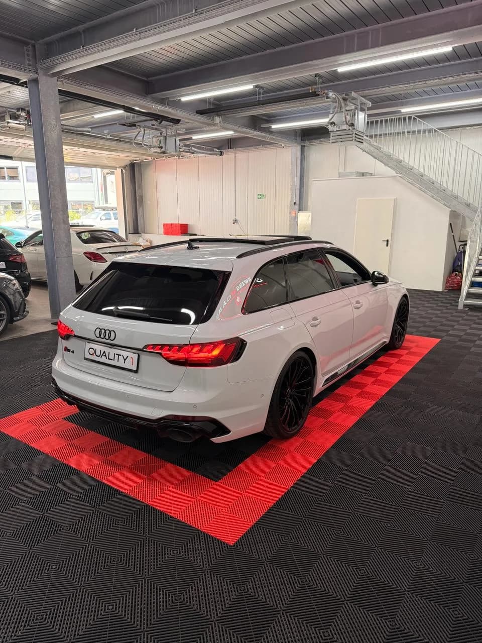 Audi RS4 - Miniature 2