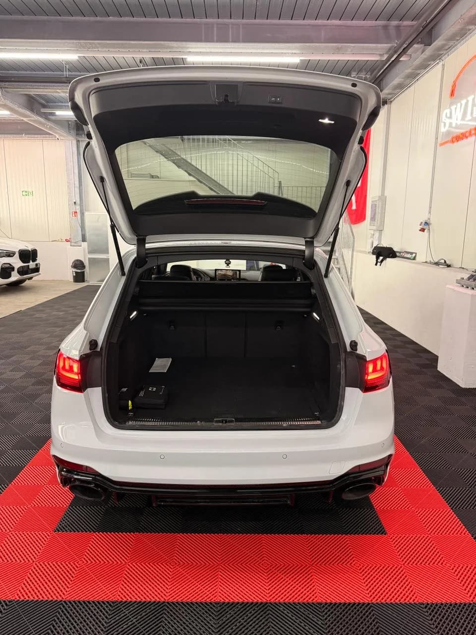 Audi RS4 - Miniature 4