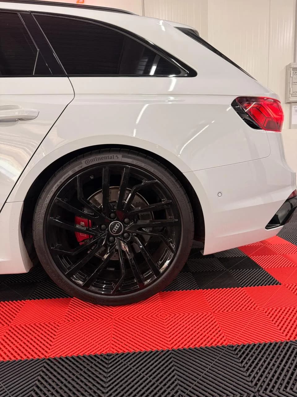 Audi RS4 - Miniature 15