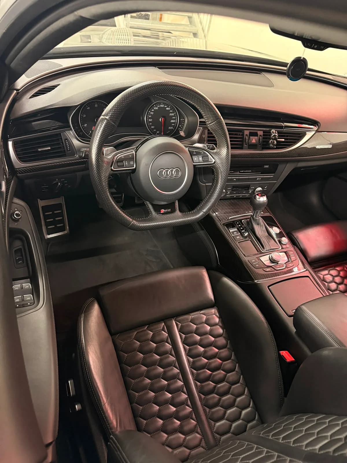 Audi RS6 - Thumbnail 8