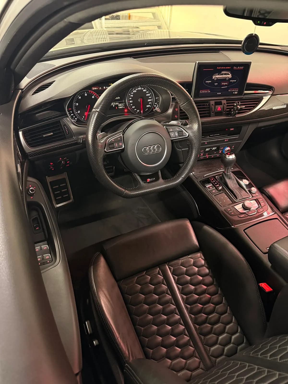 Audi RS6 - Thumbnail 12
