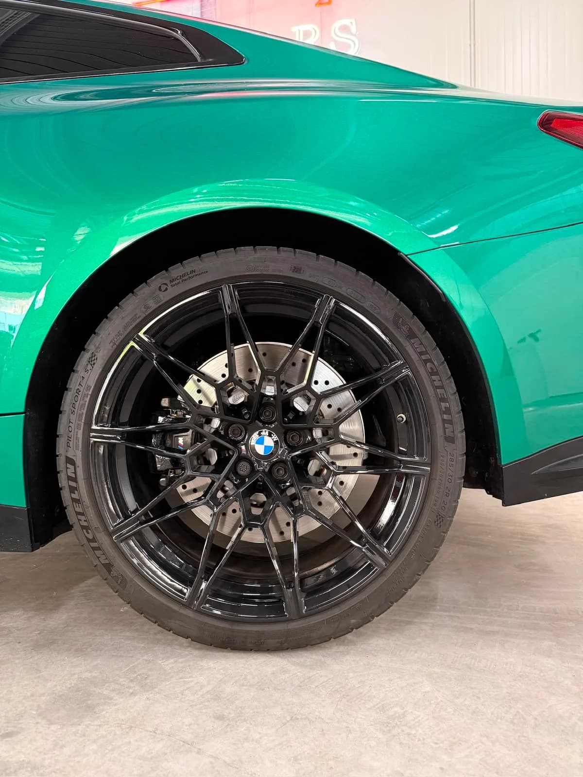 BMW M4 Competition - Miniature 10