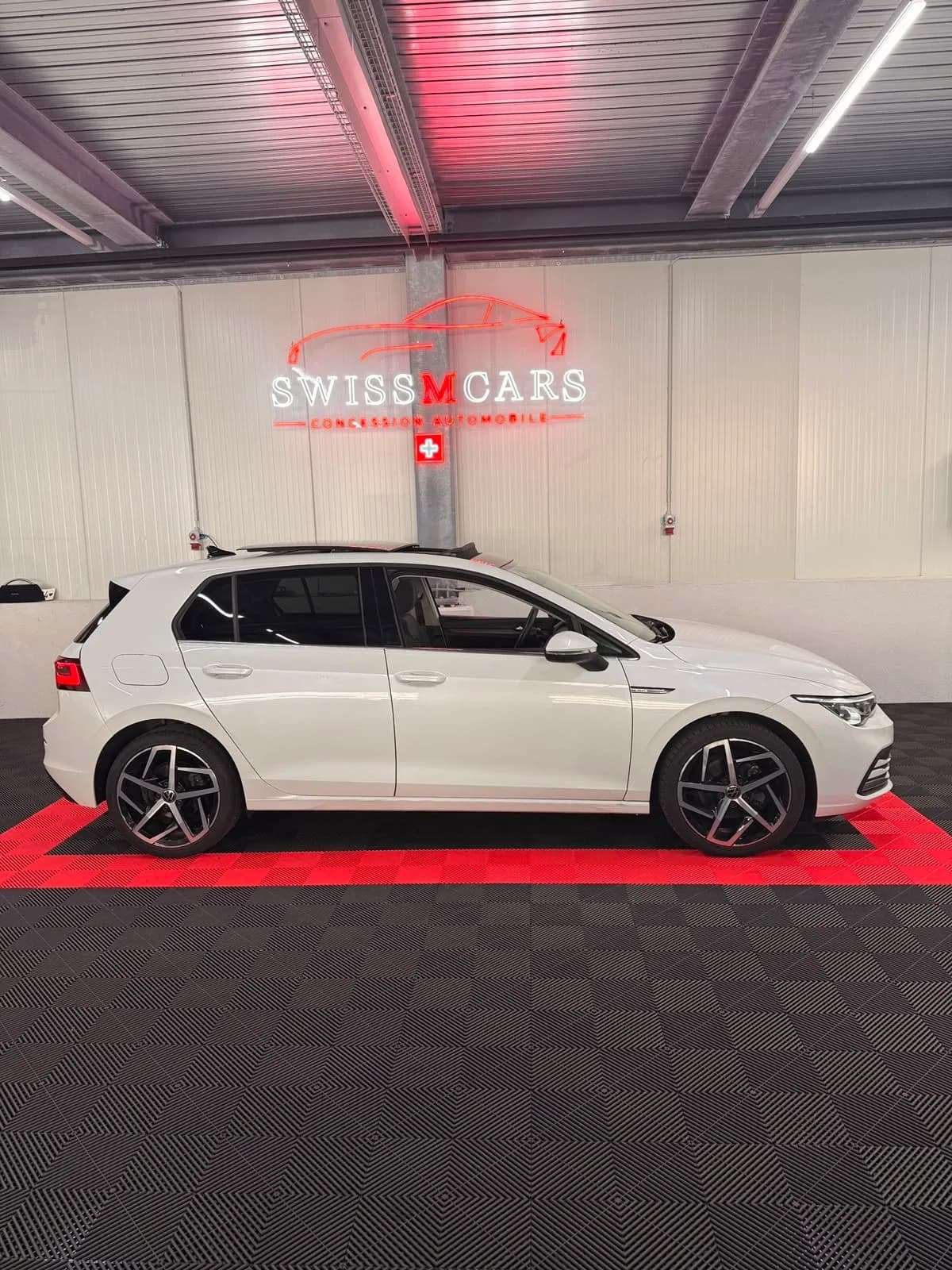 VW Golf 8 eTSI - Miniature 2
