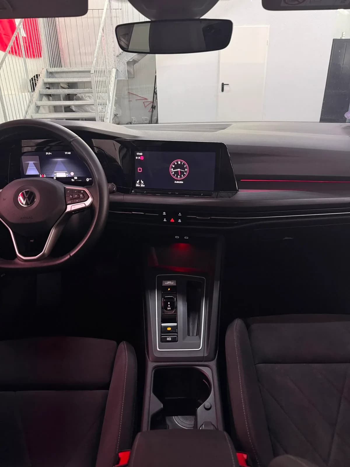 VW Golf 8 eTSI - Miniature 11