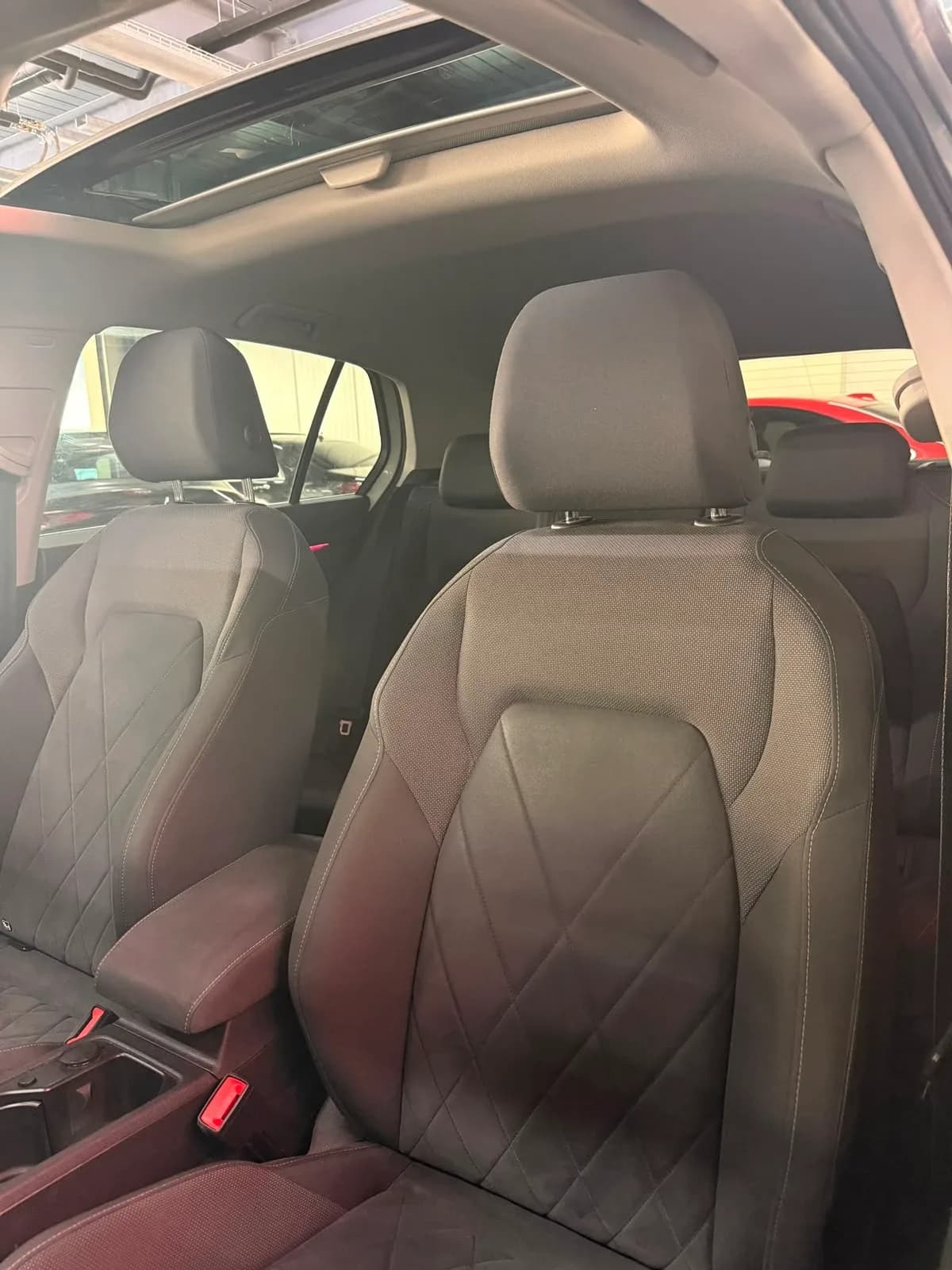 VW Golf 8 eTSI - Miniature 15