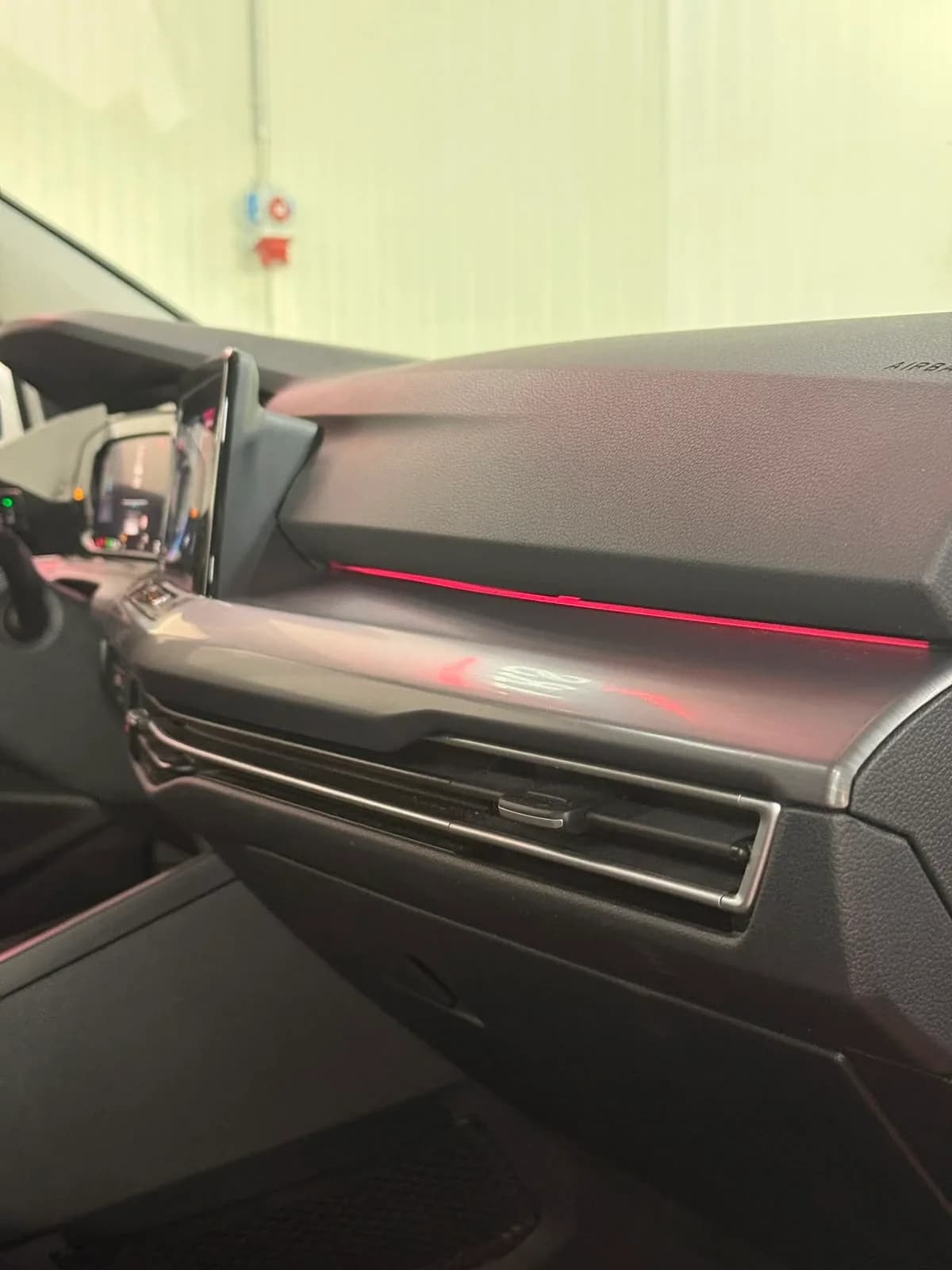 VW Golf 8 eTSI - Miniature 16