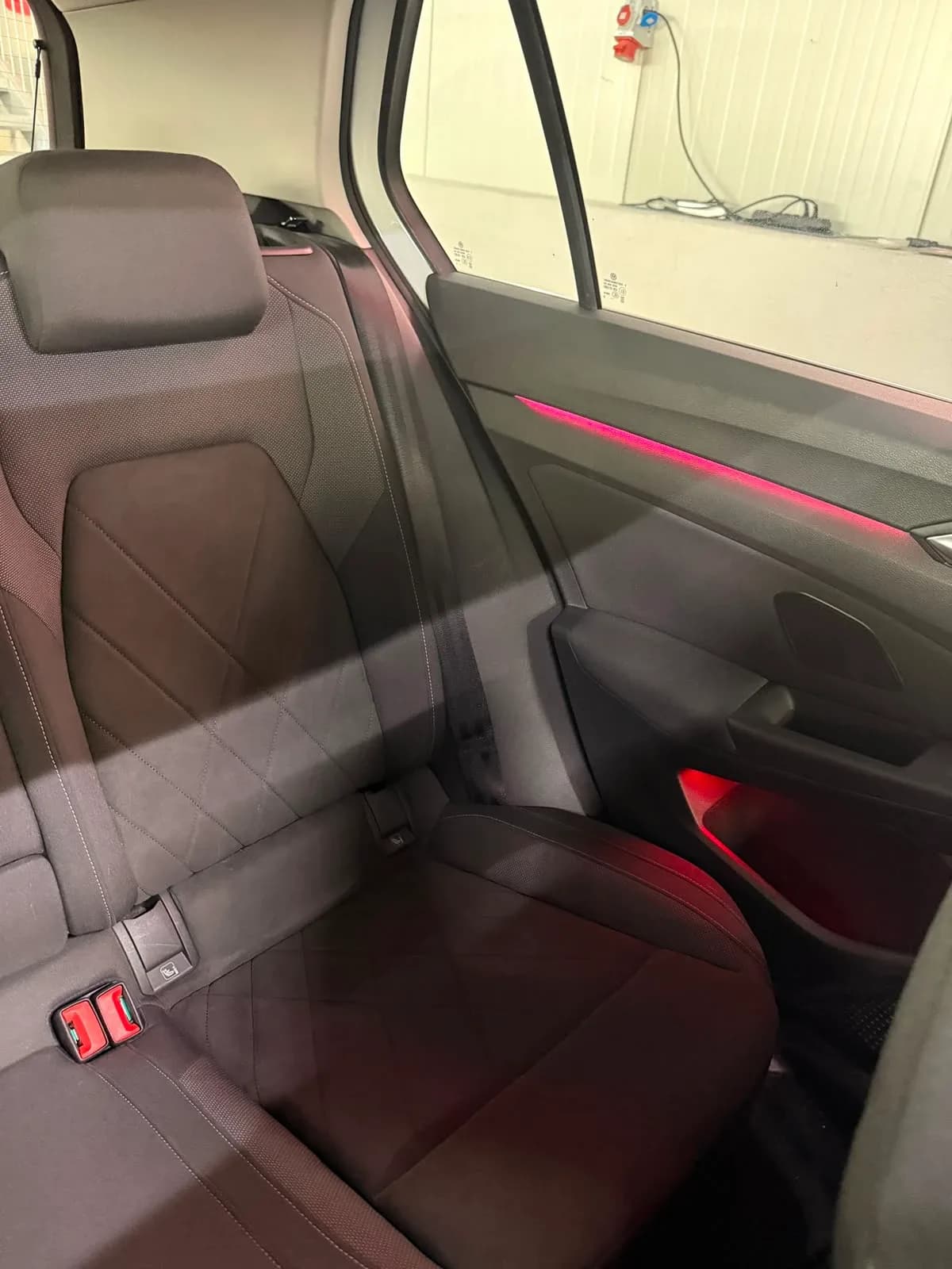 VW Golf 8 eTSI - Miniature 18