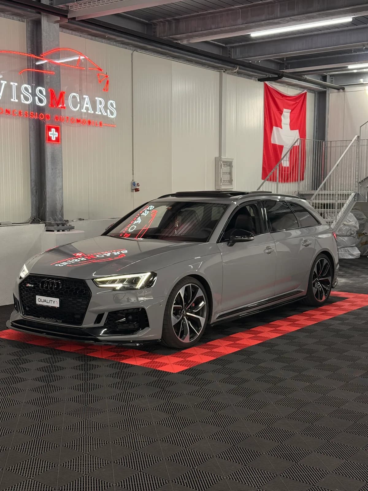 Audi RS4 gris nardo - Miniature 2