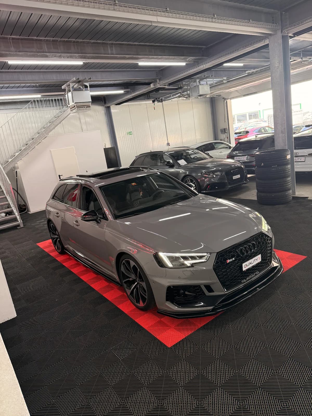 Audi RS4 gris nardo - Miniature 5