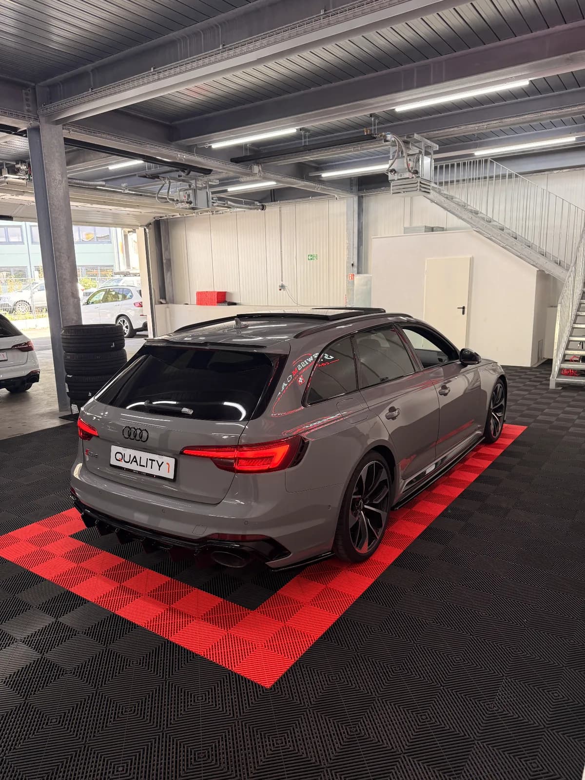 Audi RS4 gris nardo - Miniature 10