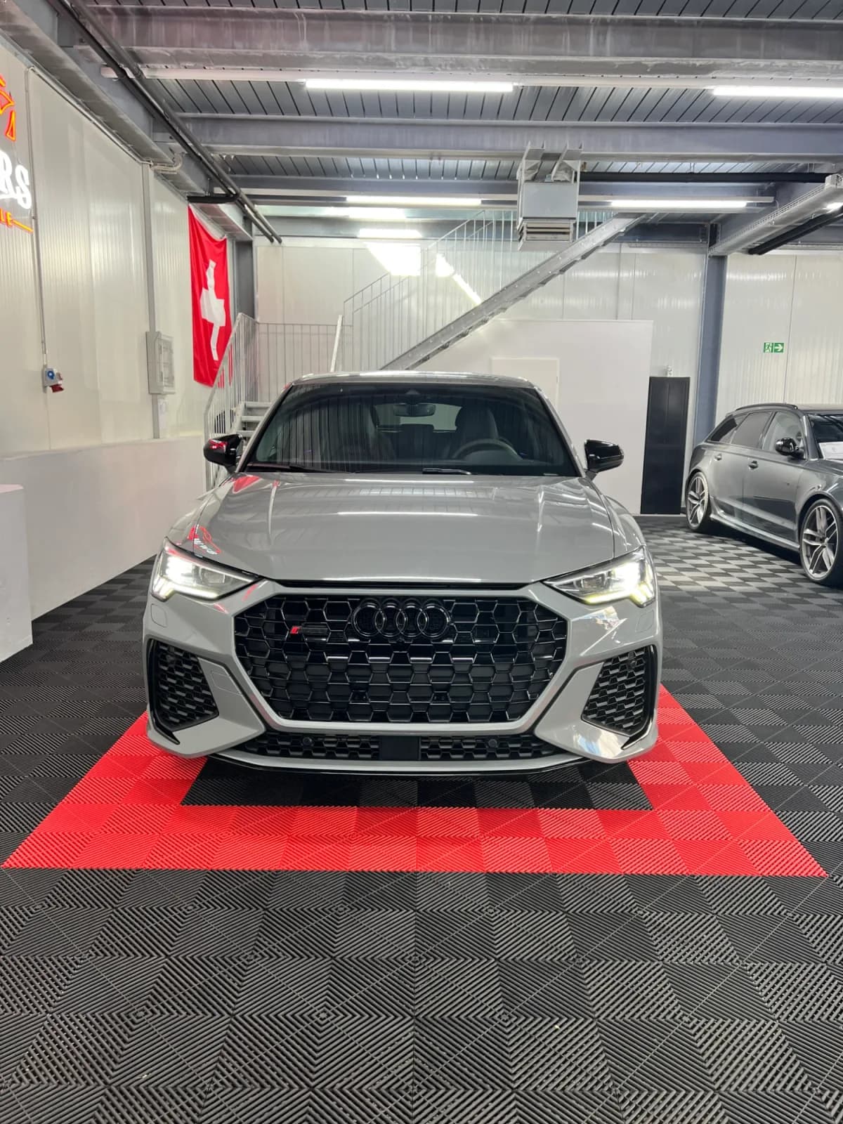 AUDI RSQ3 - Miniature 2
