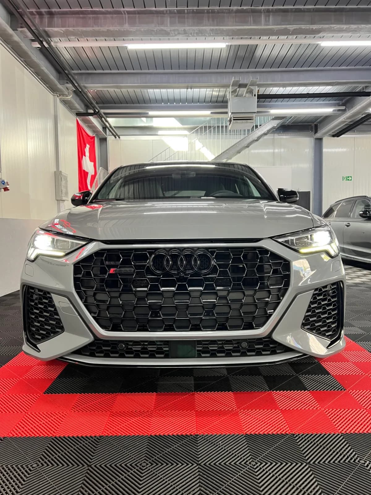 AUDI RSQ3 - Miniature 4