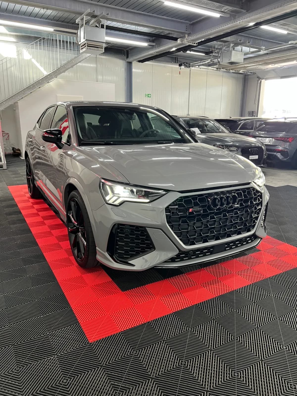AUDI RSQ3 - Miniature 5