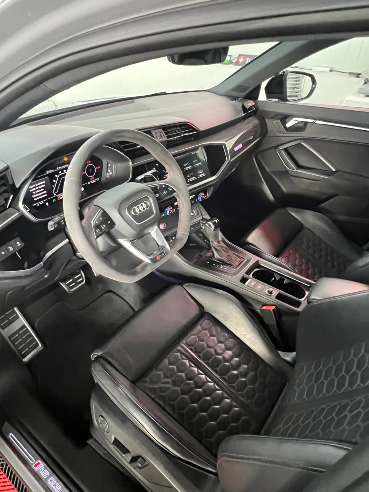 AUDI RSQ3 - Miniature 14