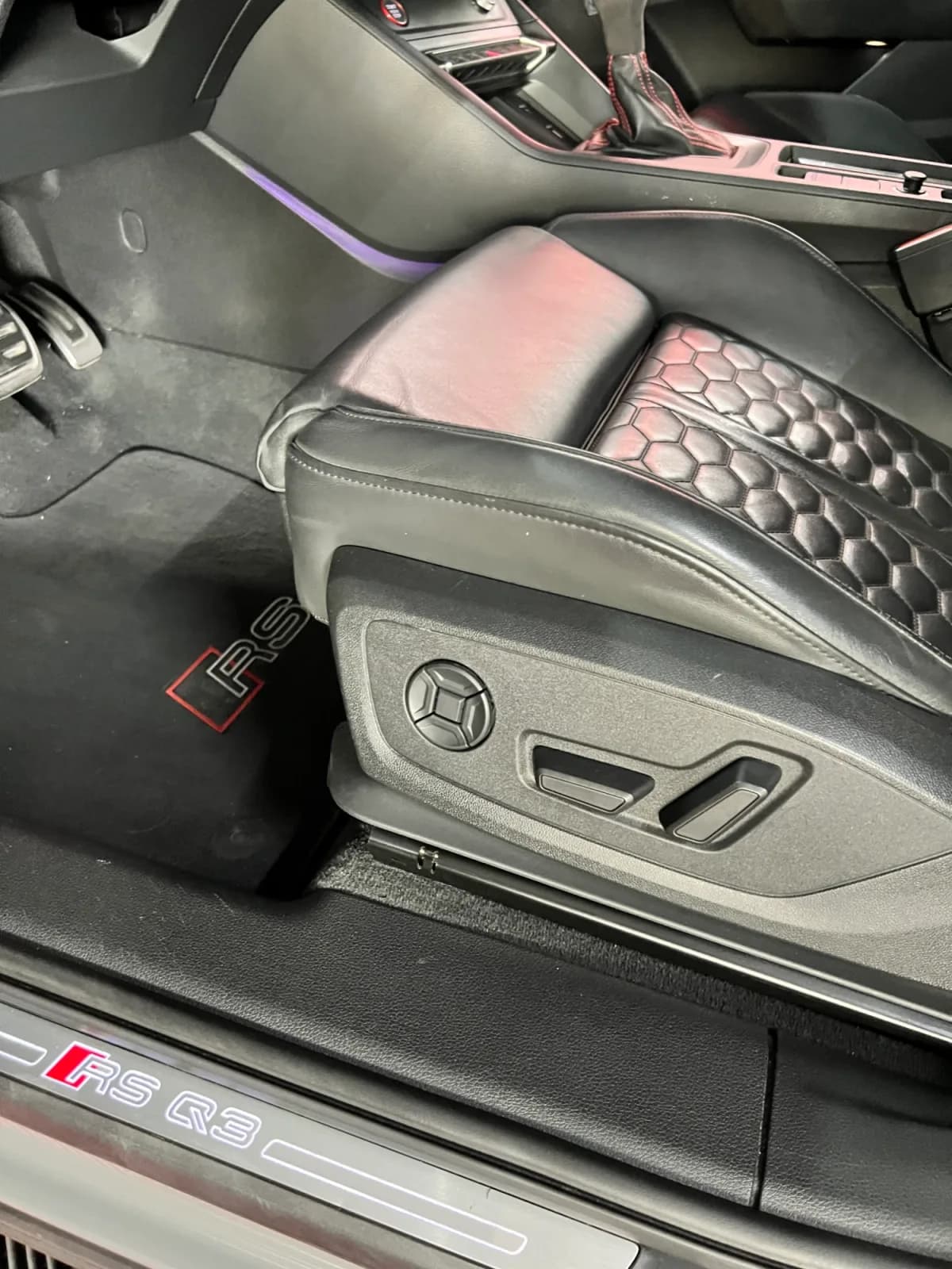 AUDI RSQ3 - Miniature 18