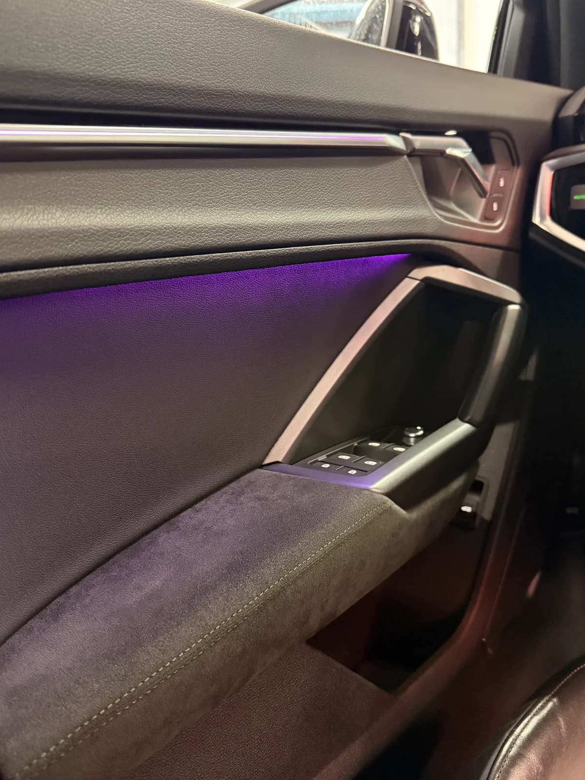 Audi RSQ3 - Miniature 16