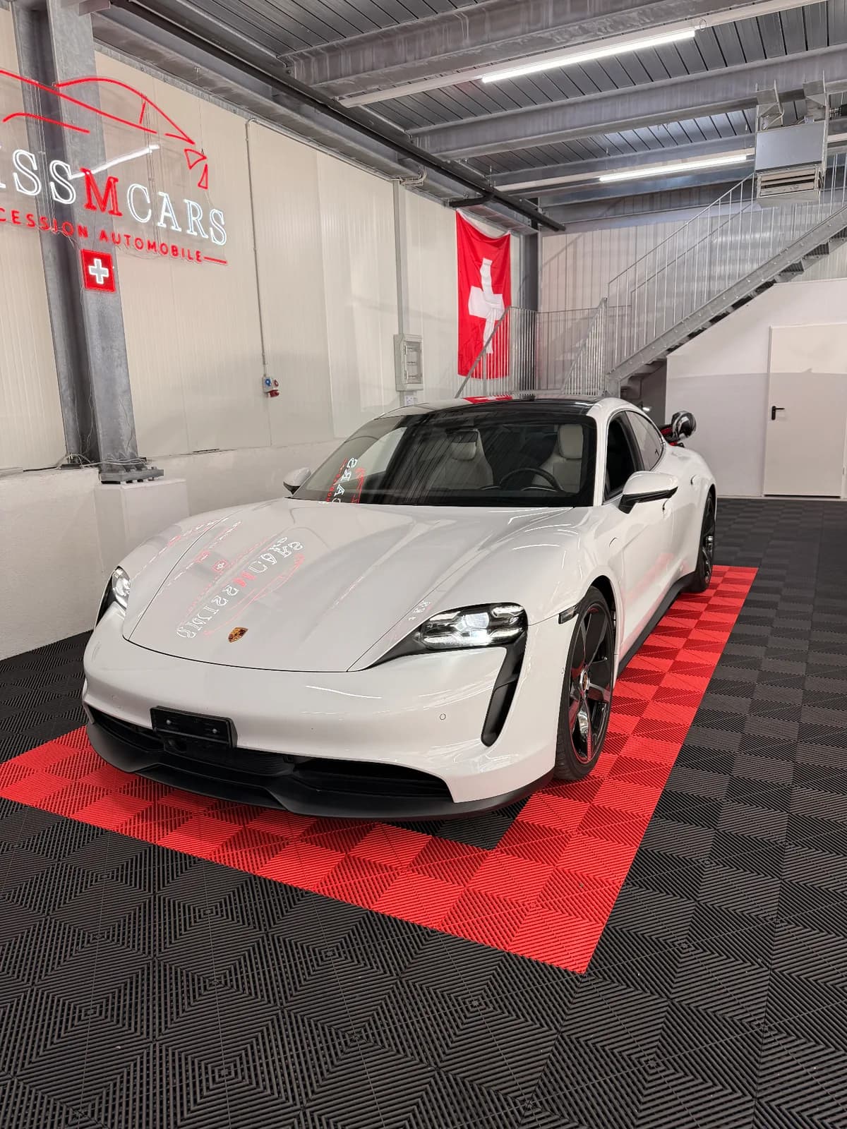 Porsche TAYCAN - Thumbnail 2