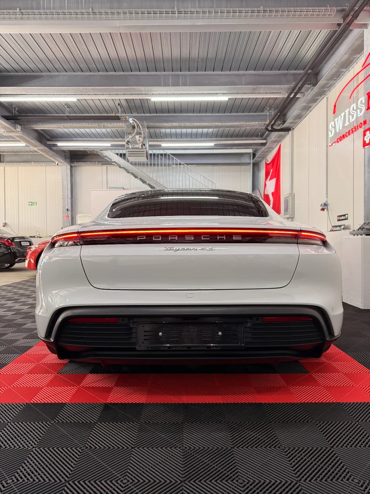 Porsche TAYCAN - Thumbnail 8