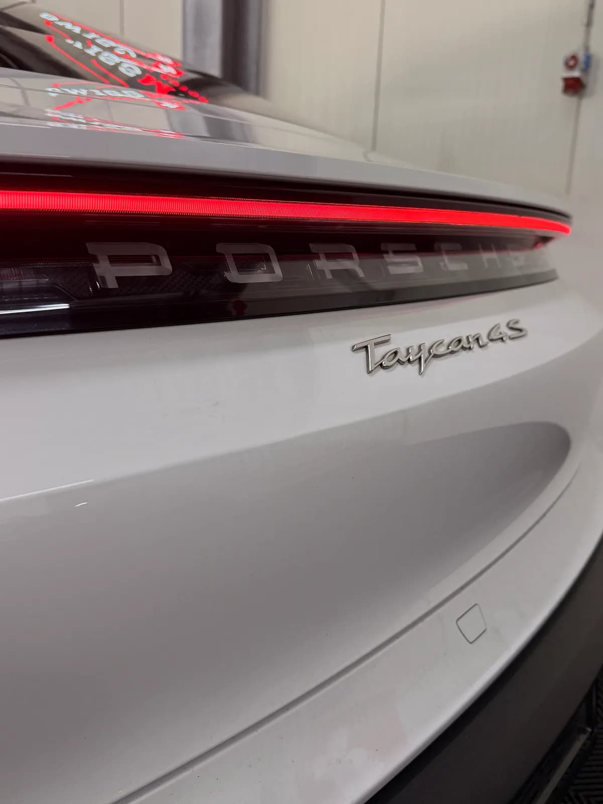 Porsche TAYCAN - Thumbnail 12
