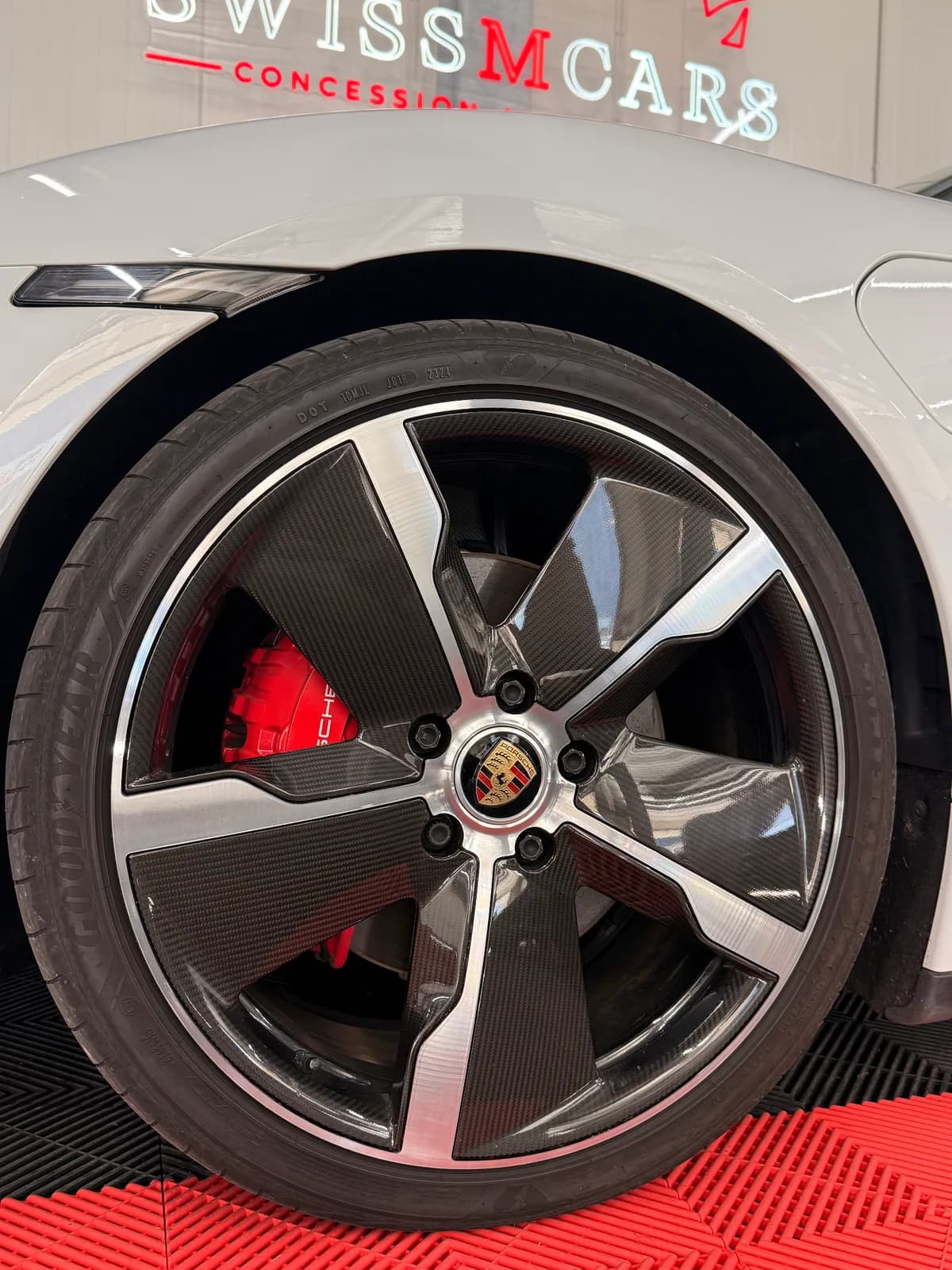 Porsche TAYCAN - Thumbnail 13