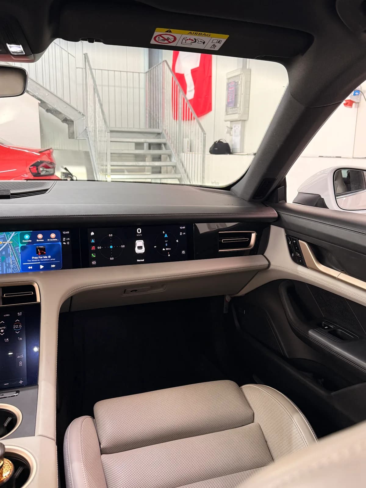 Porsche TAYCAN - Thumbnail 18