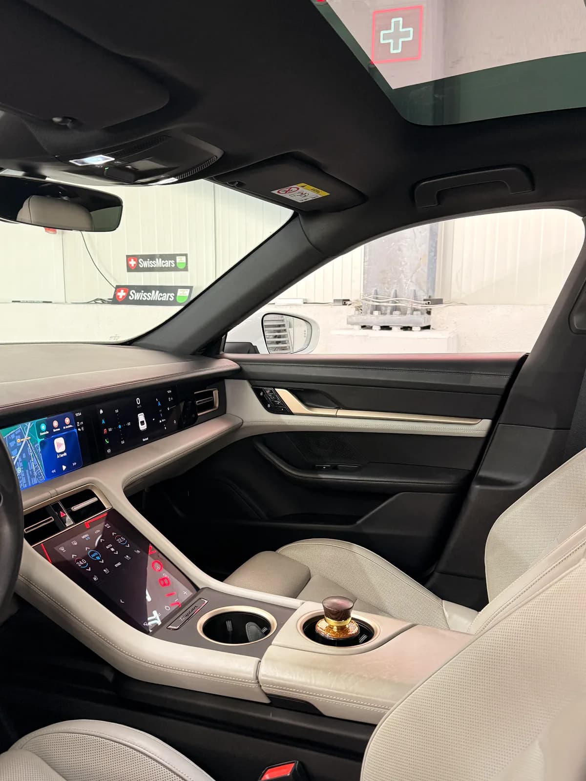 Porsche TAYCAN - Thumbnail 27