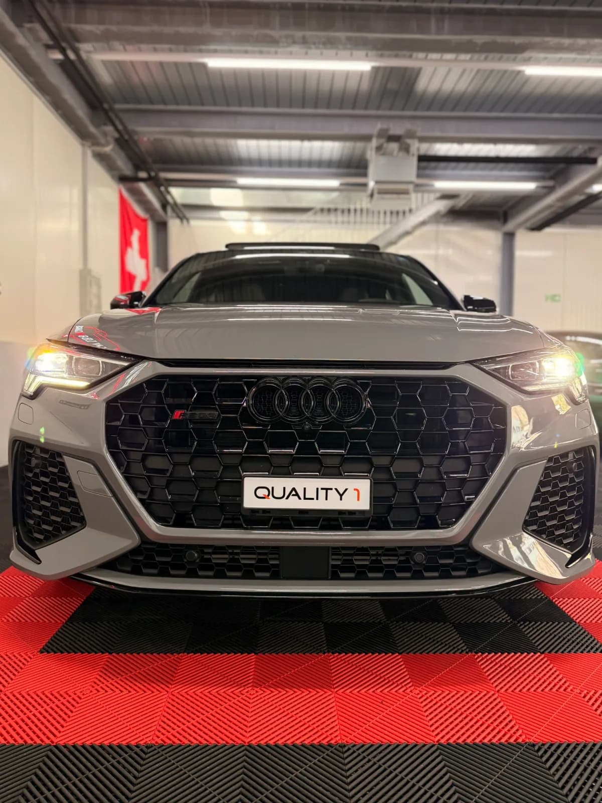 AUDI RSQ3 - Miniature 4