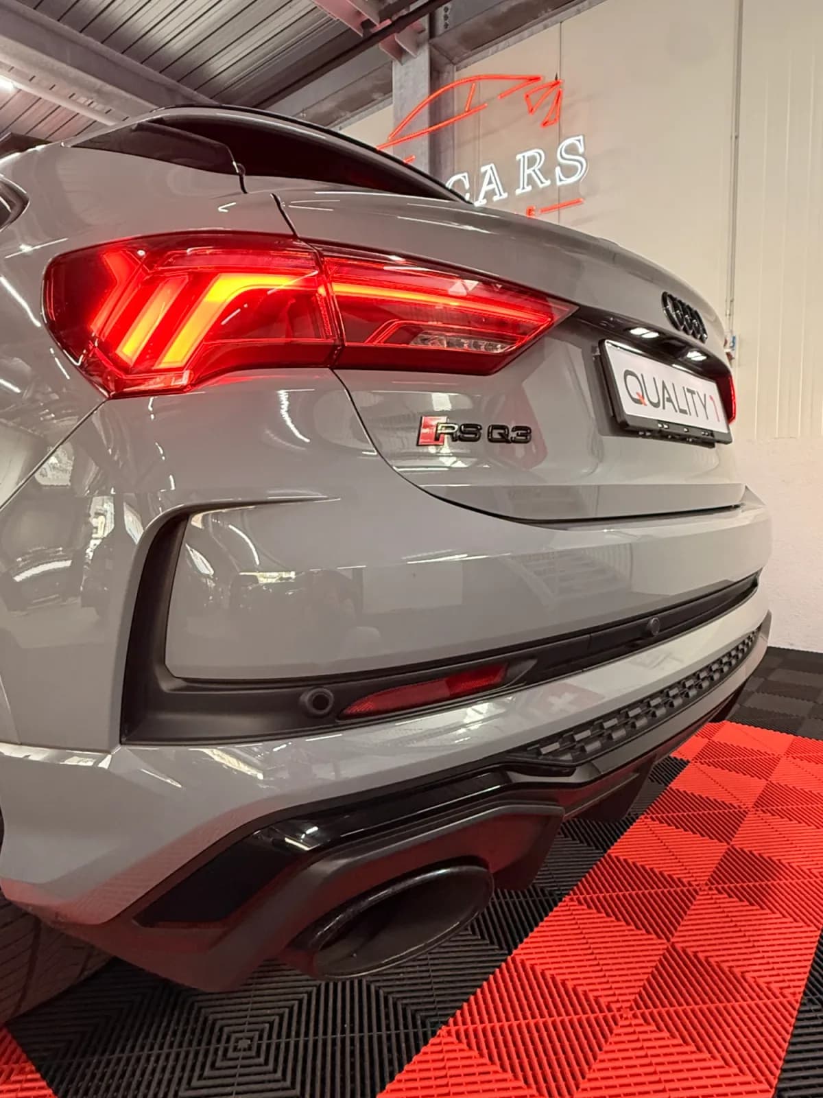 AUDI RSQ3 - Miniature 9