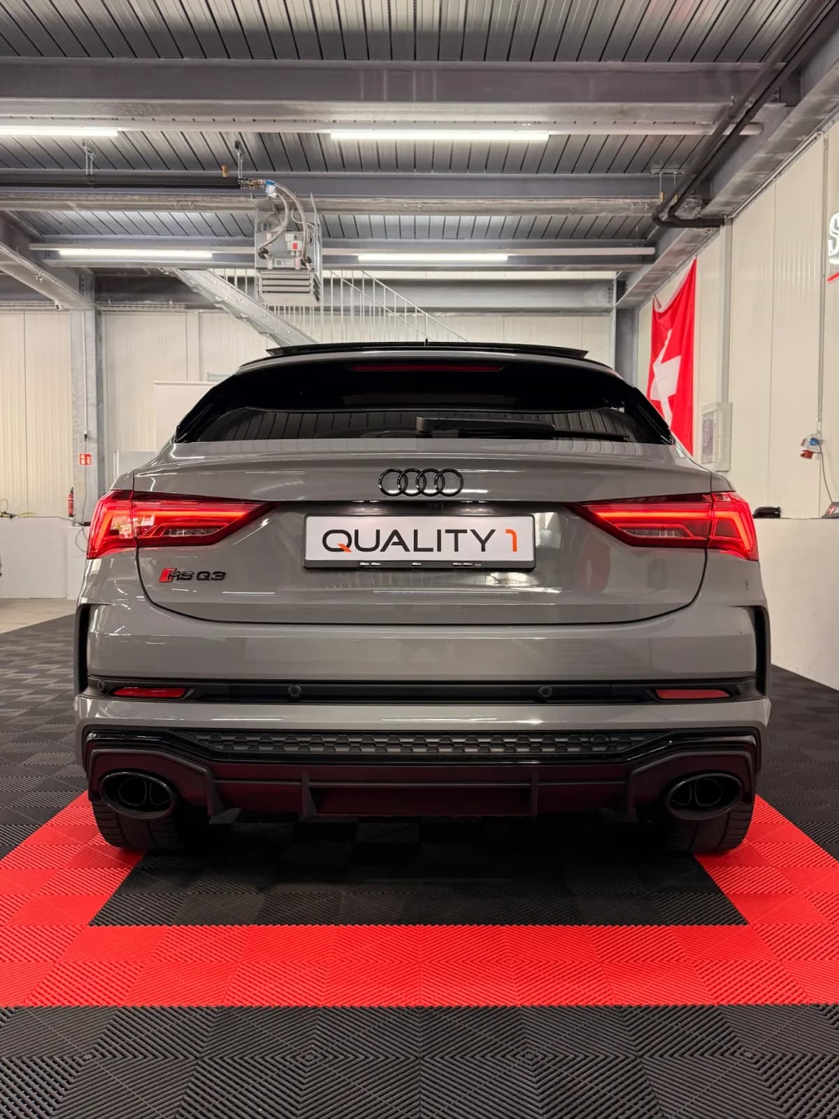 AUDI RSQ3 - Miniature 11