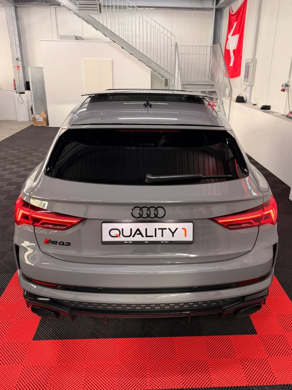 AUDI RSQ3 - Miniature 12
