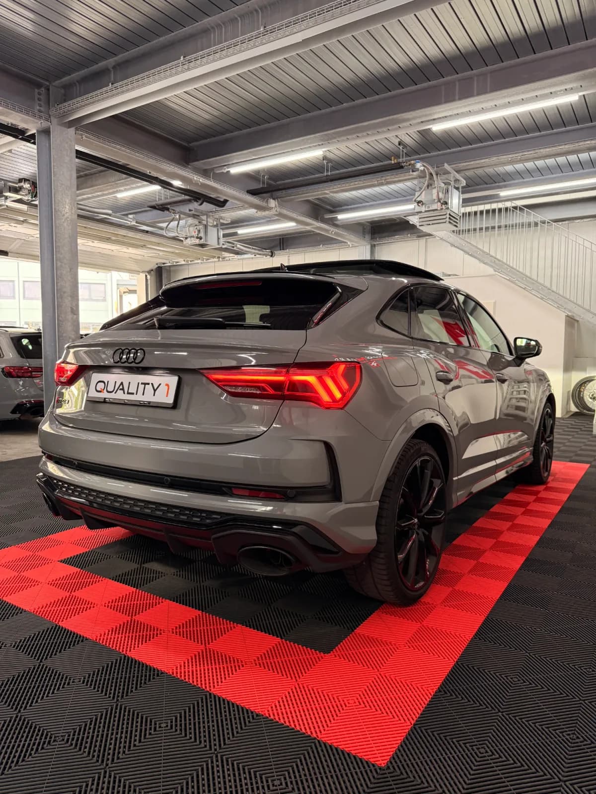 AUDI RSQ3 - Miniature 13