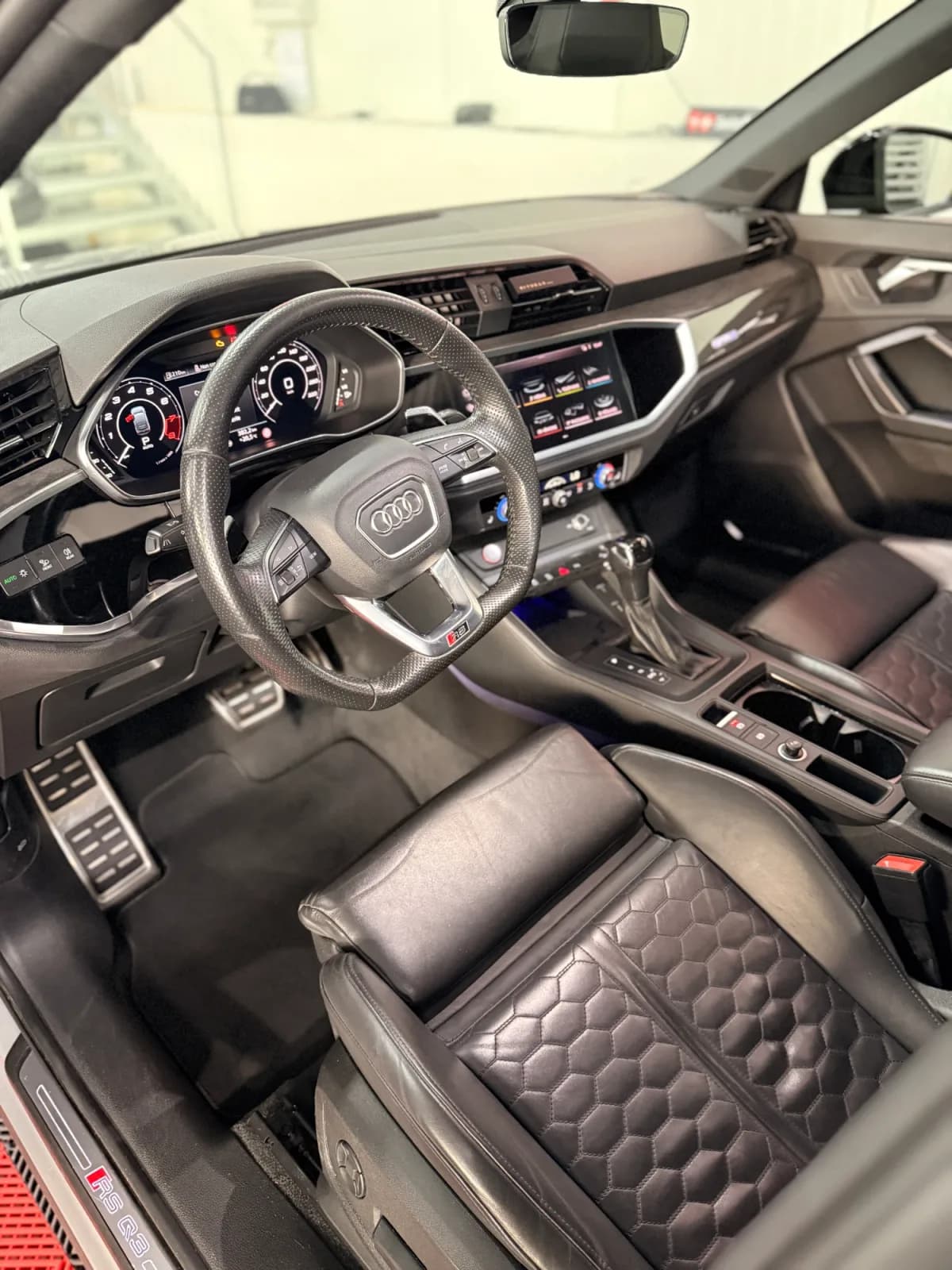 AUDI RSQ3 - Miniature 15