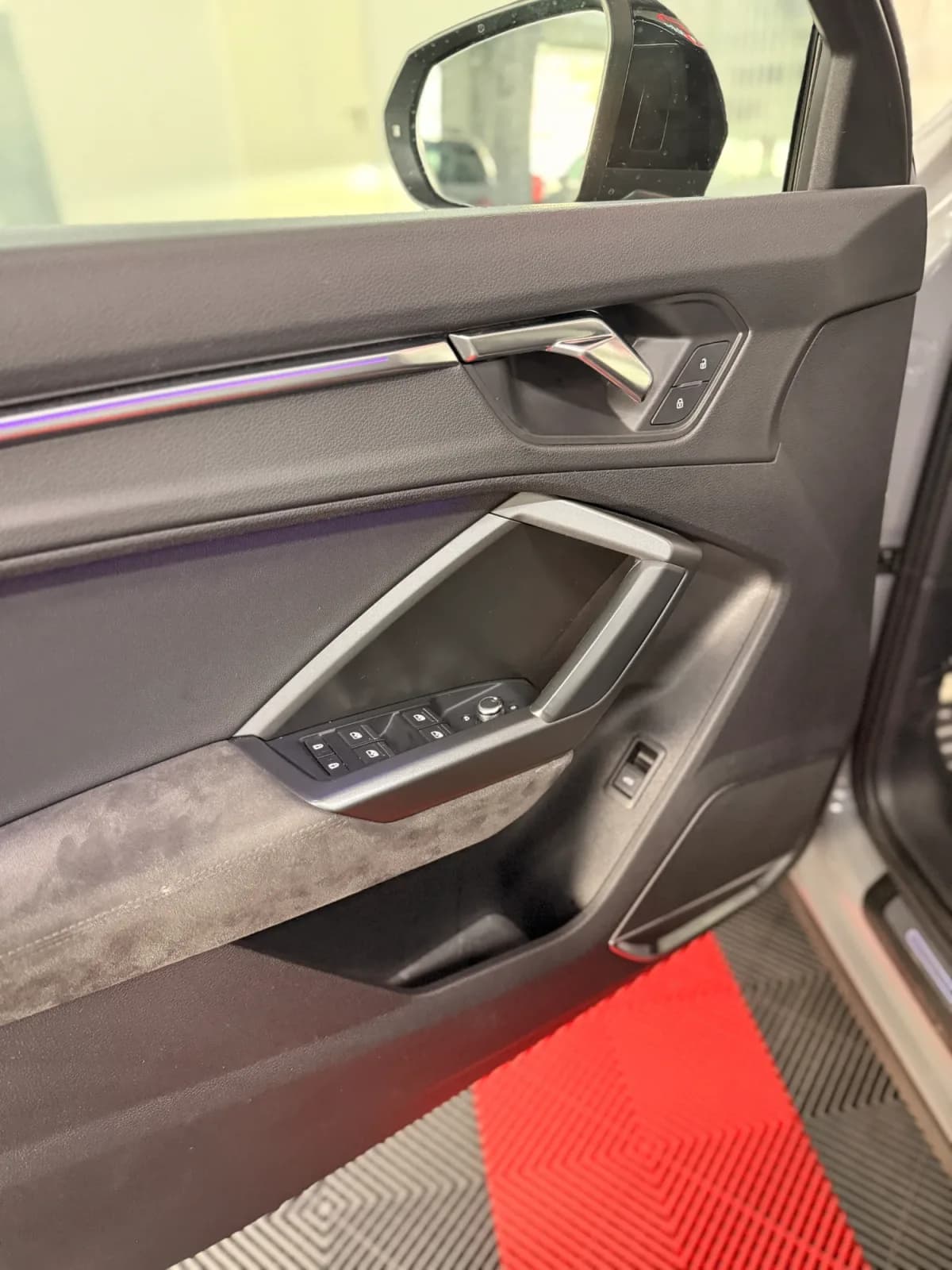 AUDI RSQ3 - Miniature 21