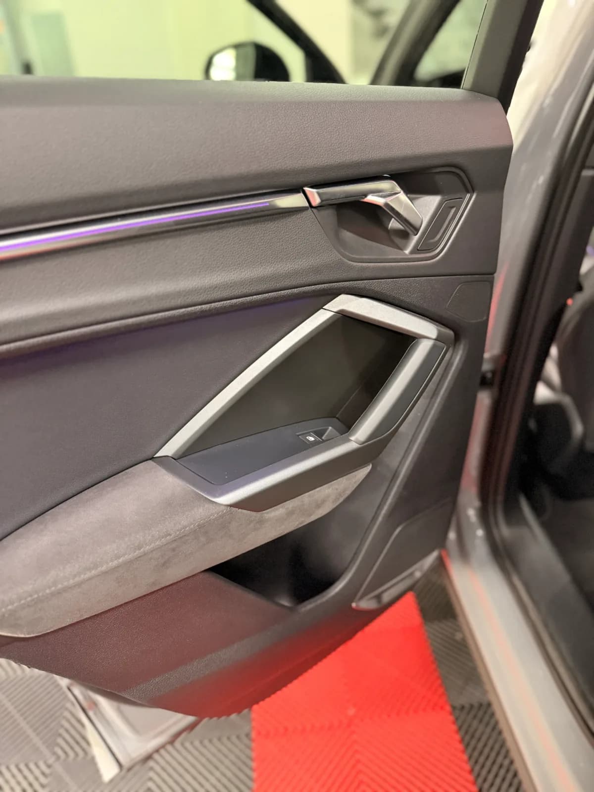 AUDI RSQ3 - Miniature 22