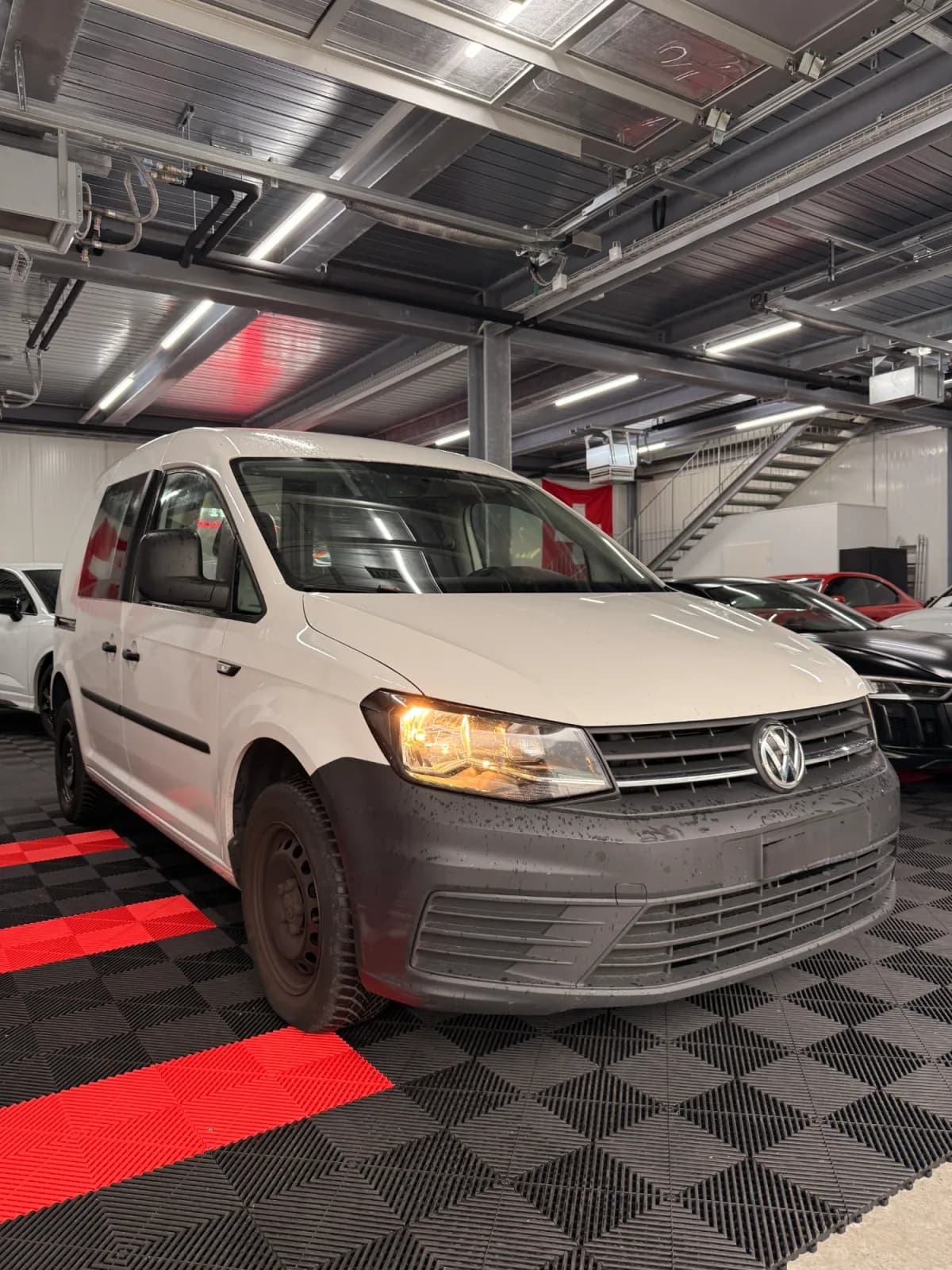 VW Caddy - Miniature 4
