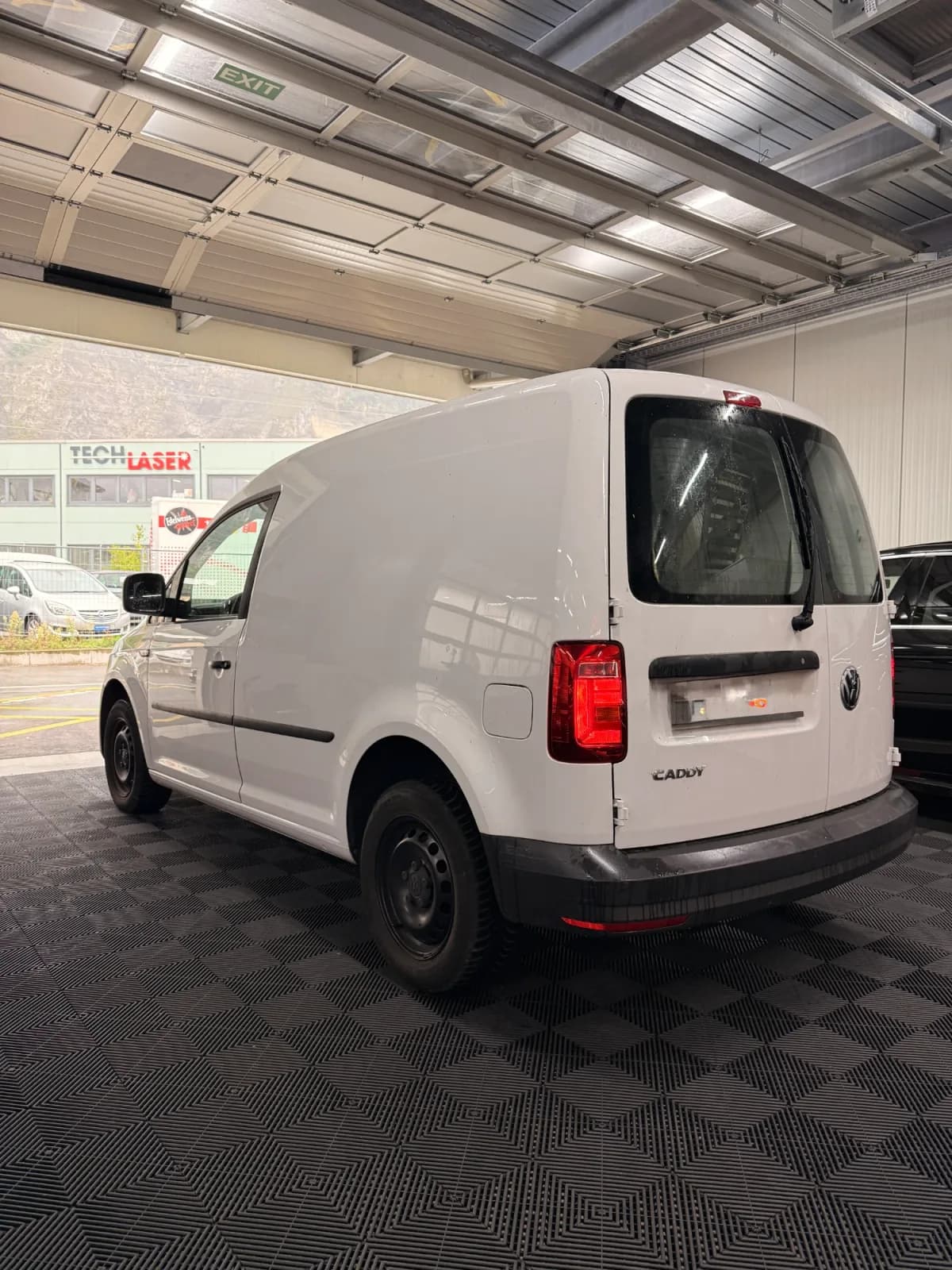 VW Caddy - Miniature 8